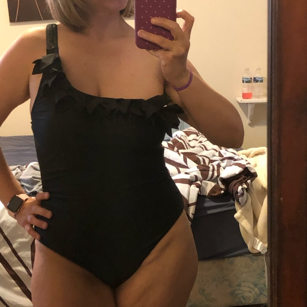 Cute black one shoulder swimsuit.
